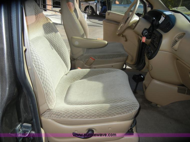 image for item D4932 1998 Plymouth Grand Voyager minivan