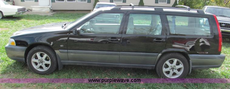 image for item E5655 1999 Volvo V70XC Cross Country