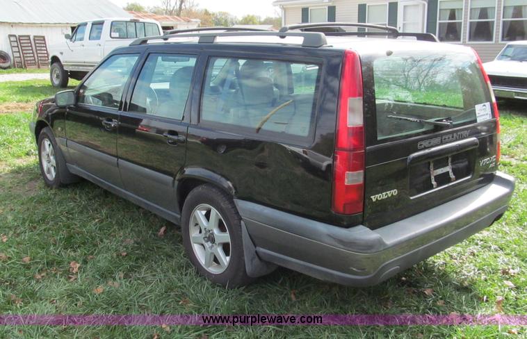 image for item E5655 1999 Volvo V70XC Cross Country