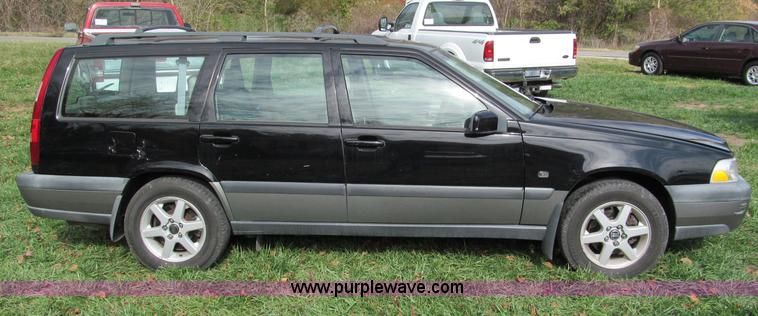 image for item E5655 1999 Volvo V70XC Cross Country