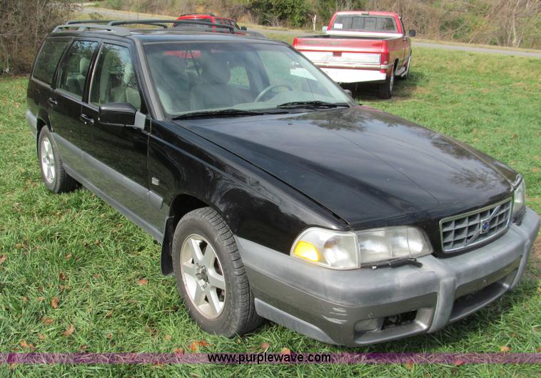 image for item E5655 1999 Volvo V70XC Cross Country