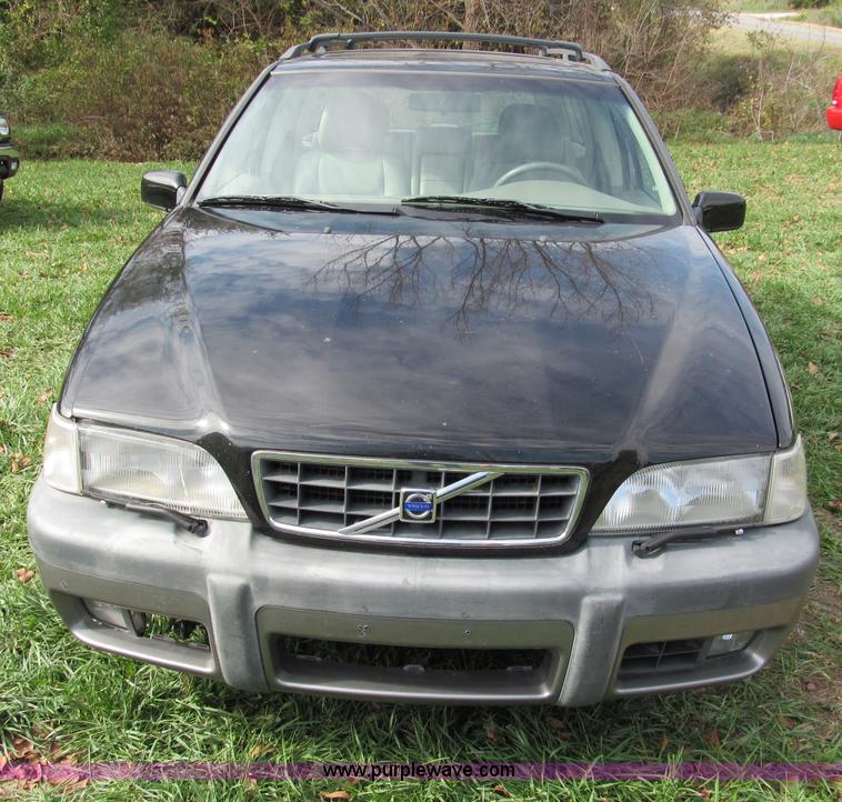 image for item E5655 1999 Volvo V70XC Cross Country