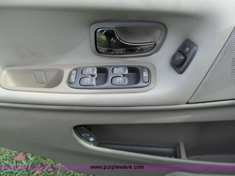 image for item E5655 1999 Volvo V70XC Cross Country