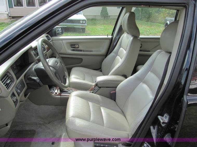 image for item E5655 1999 Volvo V70XC Cross Country