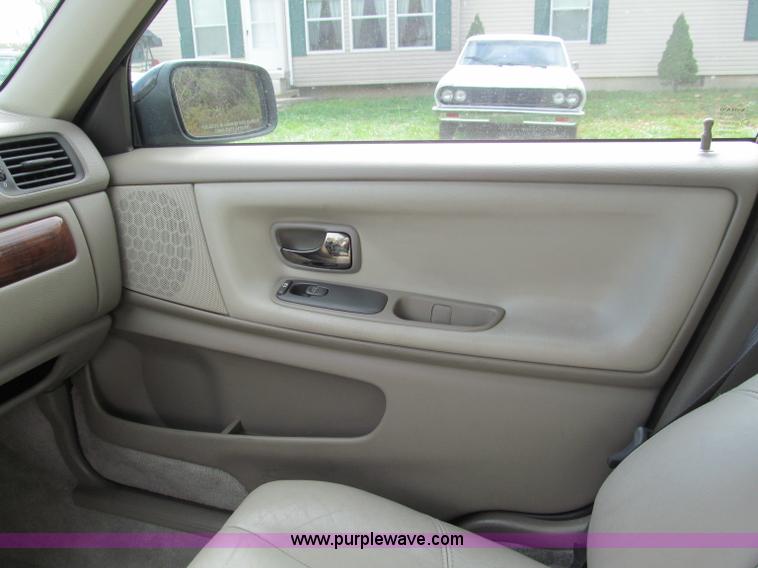 image for item E5655 1999 Volvo V70XC Cross Country