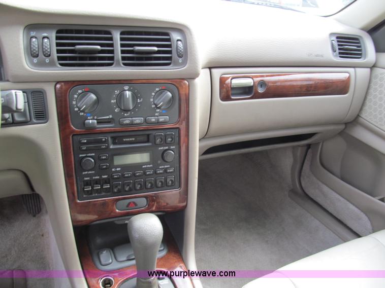 image for item E5655 1999 Volvo V70XC Cross Country