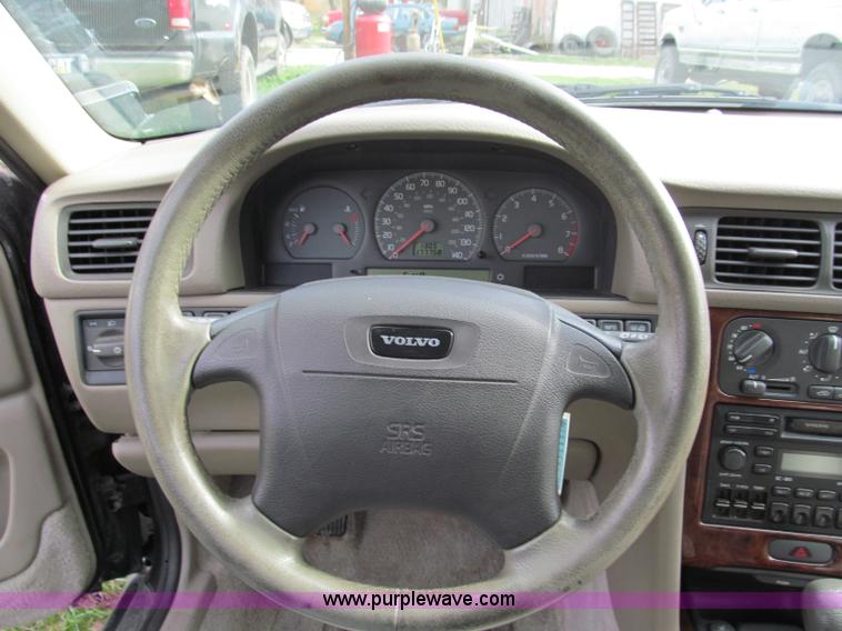 image for item E5655 1999 Volvo V70XC Cross Country