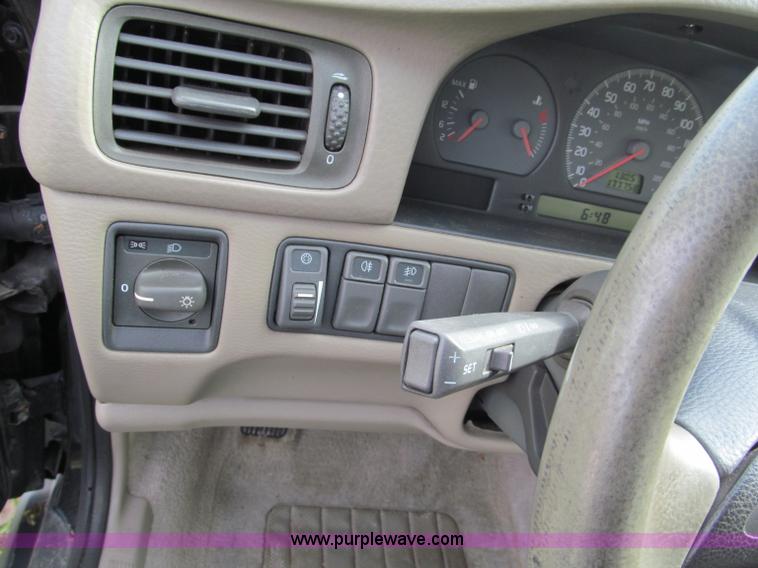 image for item E5655 1999 Volvo V70XC Cross Country