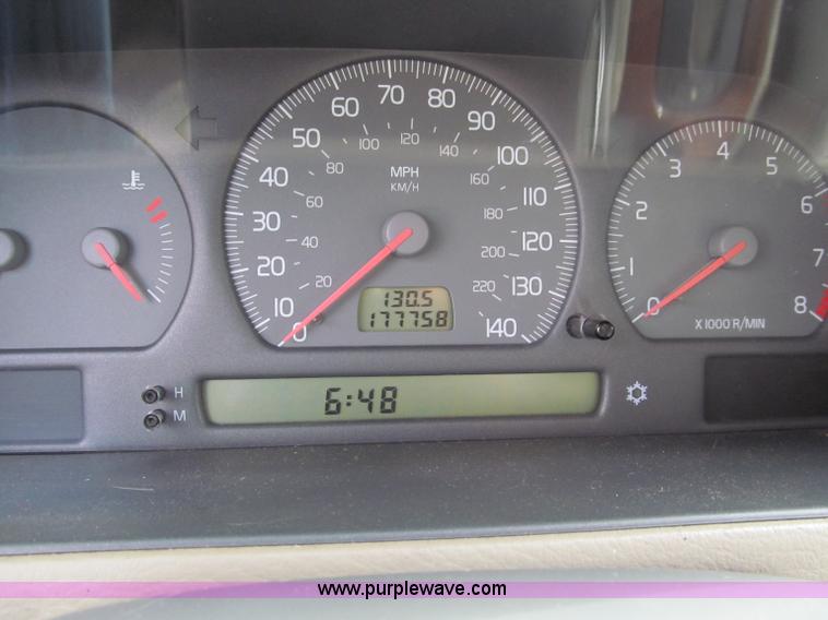 image for item E5655 1999 Volvo V70XC Cross Country