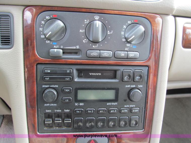 image for item E5655 1999 Volvo V70XC Cross Country