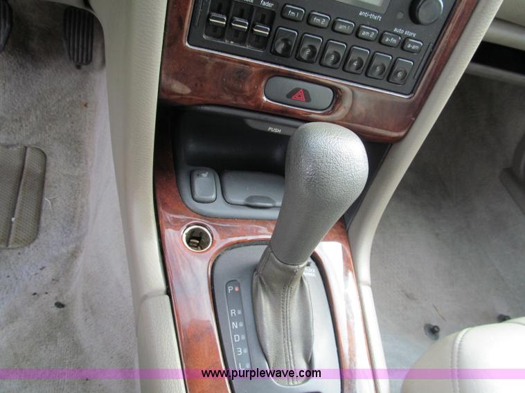 image for item E5655 1999 Volvo V70XC Cross Country