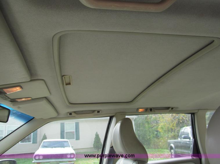 image for item E5655 1999 Volvo V70XC Cross Country