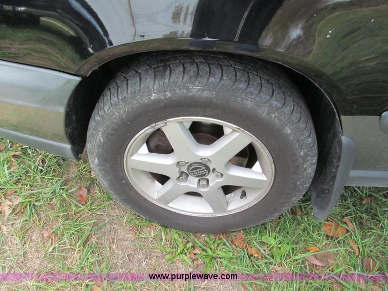 image for item E5655 1999 Volvo V70XC Cross Country