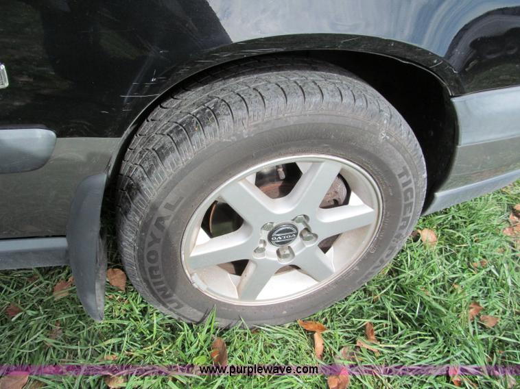 image for item E5655 1999 Volvo V70XC Cross Country