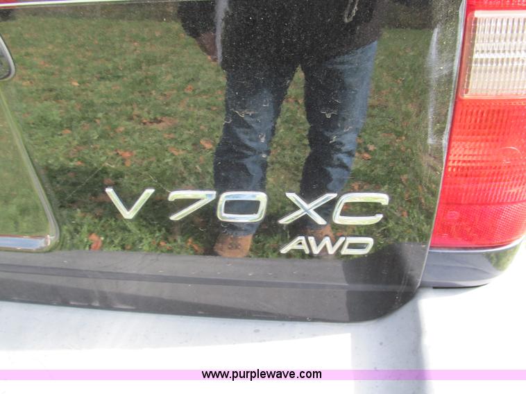 image for item E5655 1999 Volvo V70XC Cross Country