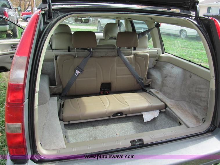 image for item E5655 1999 Volvo V70XC Cross Country