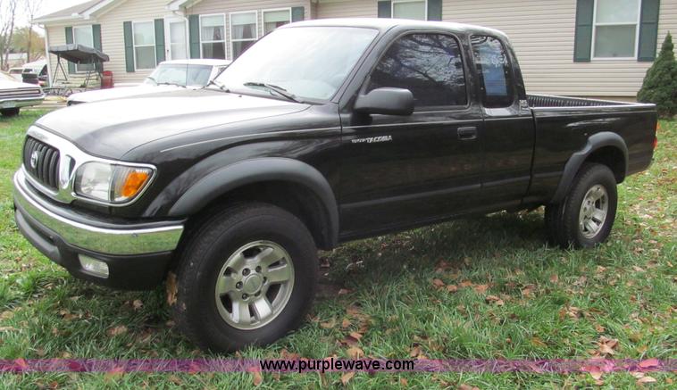 image for item E5656 2002 Toyota Tacoma Prerunner SR5 Xtra Cab pickup truck