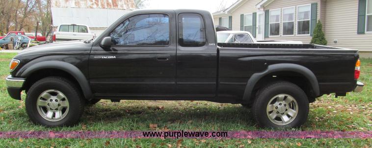 image for item E5656 2002 Toyota Tacoma Prerunner SR5 Xtra Cab pickup truck