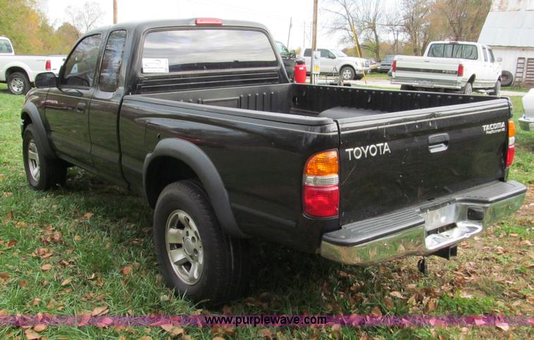 image for item E5656 2002 Toyota Tacoma Prerunner SR5 Xtra Cab pickup truck