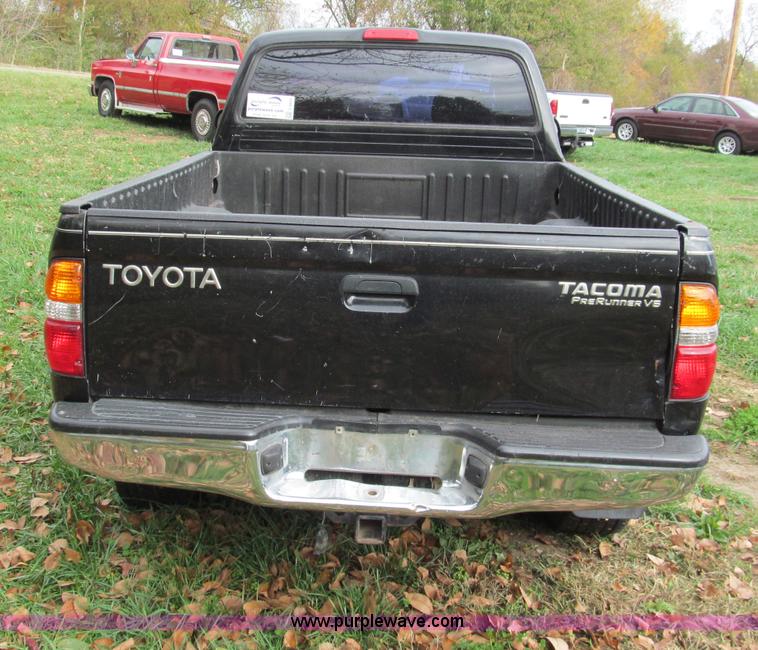 image for item E5656 2002 Toyota Tacoma Prerunner SR5 Xtra Cab pickup truck