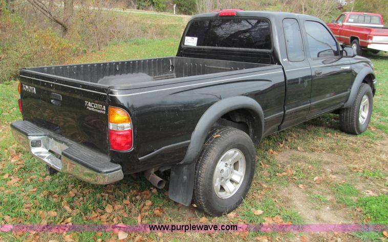 image for item E5656 2002 Toyota Tacoma Prerunner SR5 Xtra Cab pickup truck