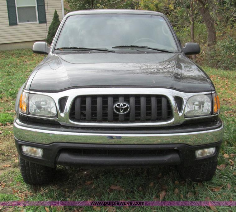 image for item E5656 2002 Toyota Tacoma Prerunner SR5 Xtra Cab pickup truck