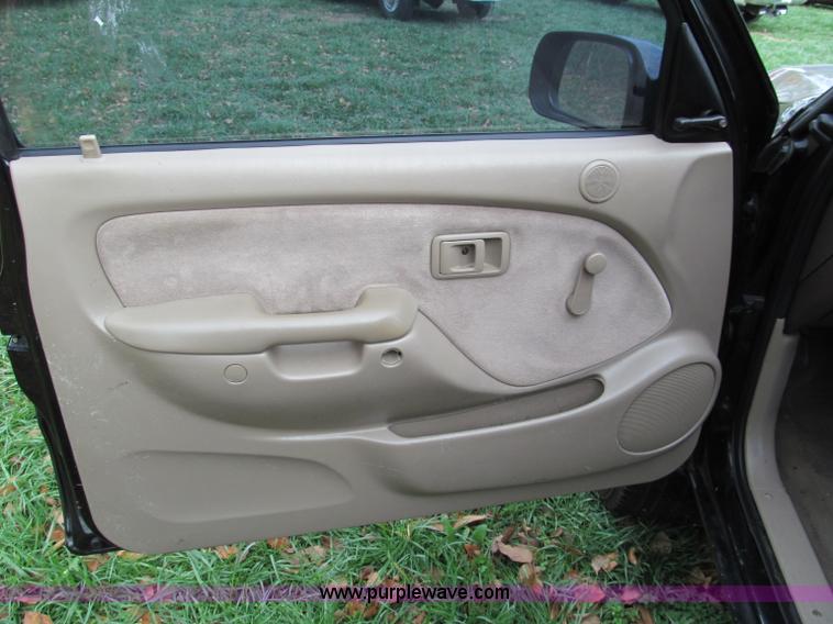 image for item E5656 2002 Toyota Tacoma Prerunner SR5 Xtra Cab pickup truck