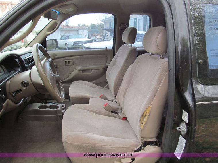 image for item E5656 2002 Toyota Tacoma Prerunner SR5 Xtra Cab pickup truck