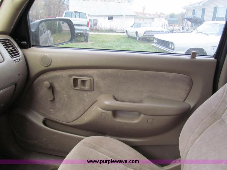 image for item E5656 2002 Toyota Tacoma Prerunner SR5 Xtra Cab pickup truck