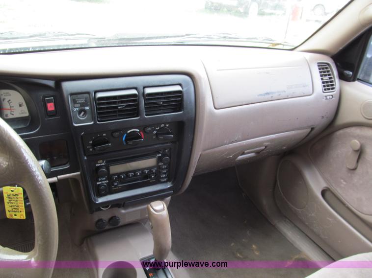 image for item E5656 2002 Toyota Tacoma Prerunner SR5 Xtra Cab pickup truck