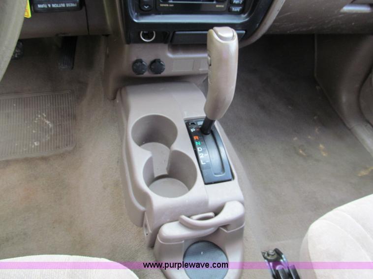 image for item E5656 2002 Toyota Tacoma Prerunner SR5 Xtra Cab pickup truck