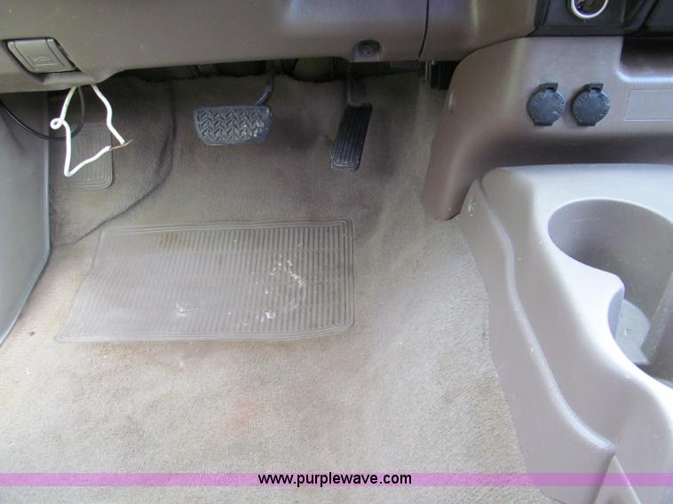 image for item E5656 2002 Toyota Tacoma Prerunner SR5 Xtra Cab pickup truck