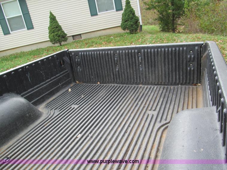 image for item E5656 2002 Toyota Tacoma Prerunner SR5 Xtra Cab pickup truck