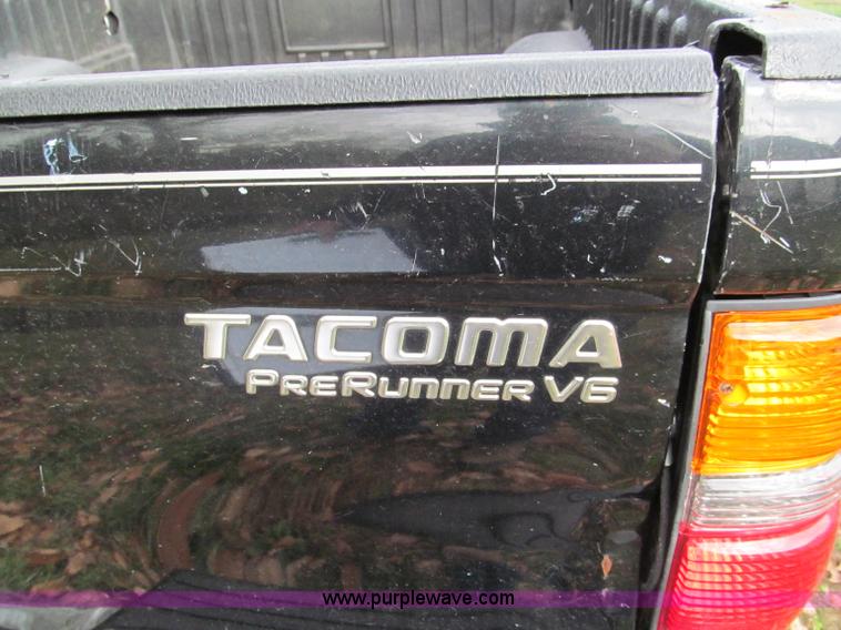 image for item E5656 2002 Toyota Tacoma Prerunner SR5 Xtra Cab pickup truck