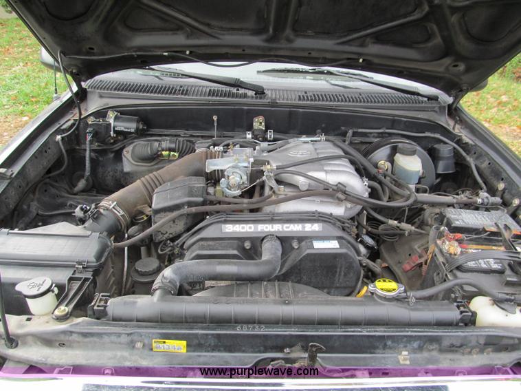 image for item E5656 2002 Toyota Tacoma Prerunner SR5 Xtra Cab pickup truck