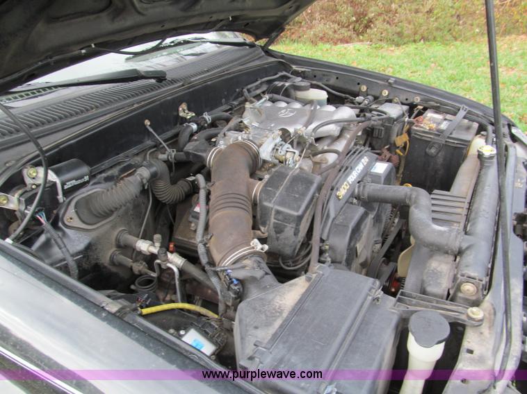 image for item E5656 2002 Toyota Tacoma Prerunner SR5 Xtra Cab pickup truck