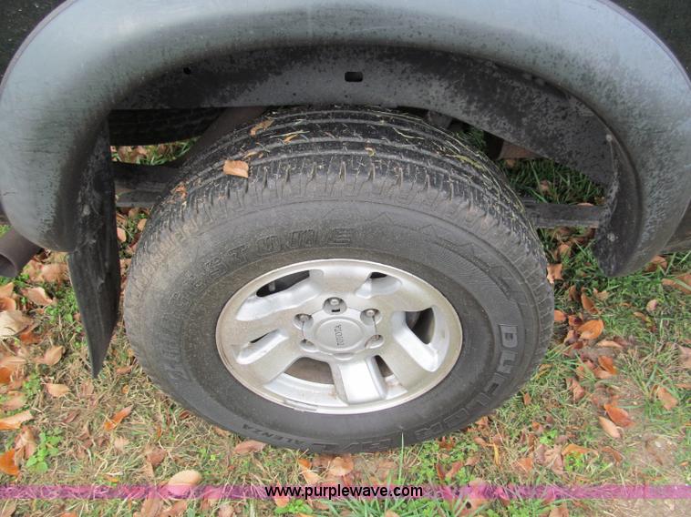 image for item E5656 2002 Toyota Tacoma Prerunner SR5 Xtra Cab pickup truck