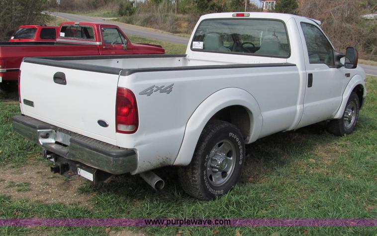 image for item E5658 1999 Ford F250 Super Duty pickup truck