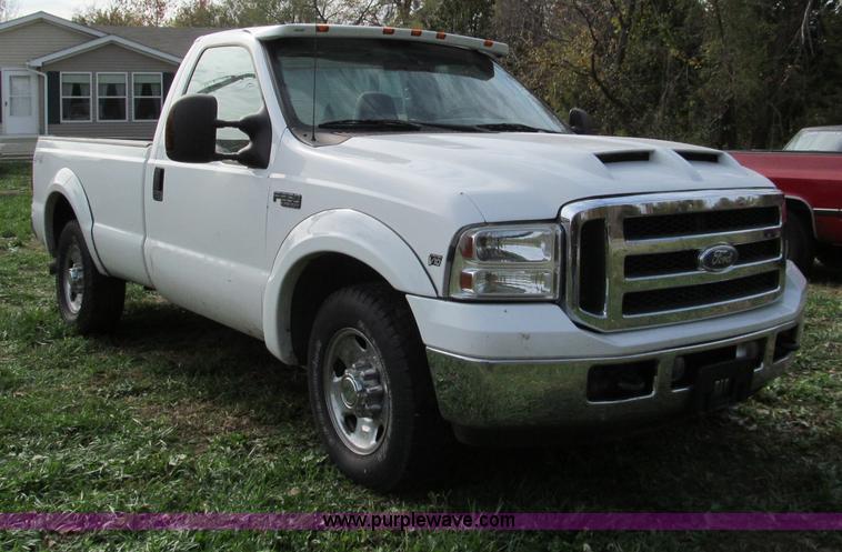 image for item E5658 1999 Ford F250 Super Duty pickup truck