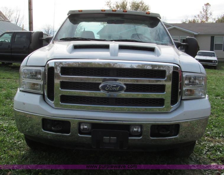 image for item E5658 1999 Ford F250 Super Duty pickup truck