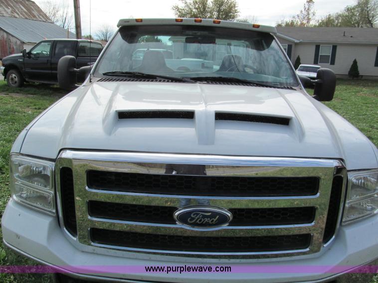 image for item E5658 1999 Ford F250 Super Duty pickup truck