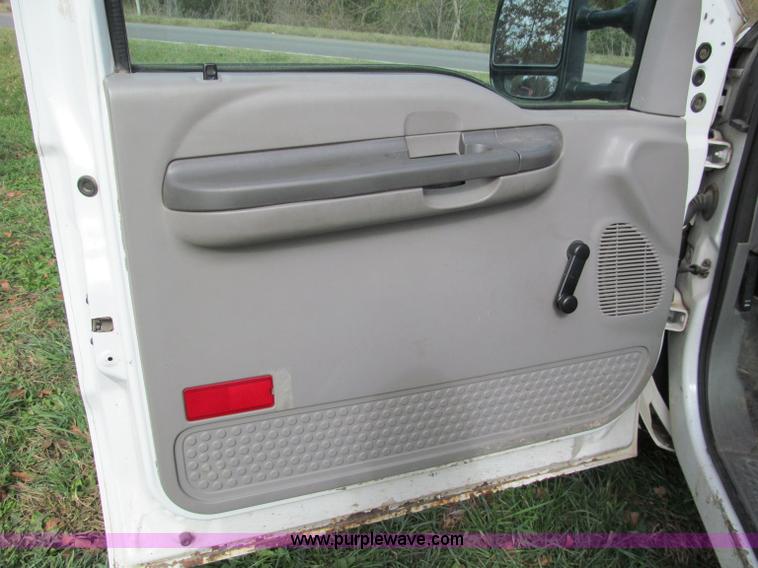 image for item E5658 1999 Ford F250 Super Duty pickup truck