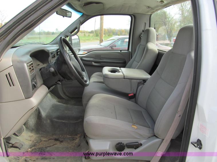 image for item E5658 1999 Ford F250 Super Duty pickup truck