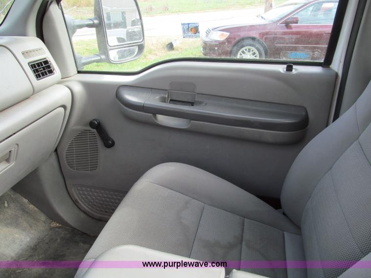 image for item E5658 1999 Ford F250 Super Duty pickup truck