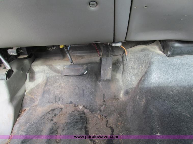 image for item E5658 1999 Ford F250 Super Duty pickup truck