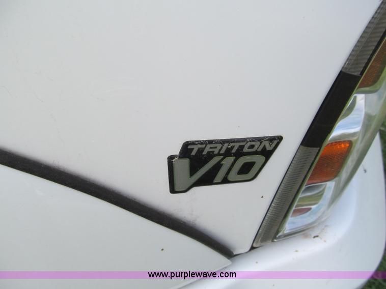 image for item E5658 1999 Ford F250 Super Duty pickup truck