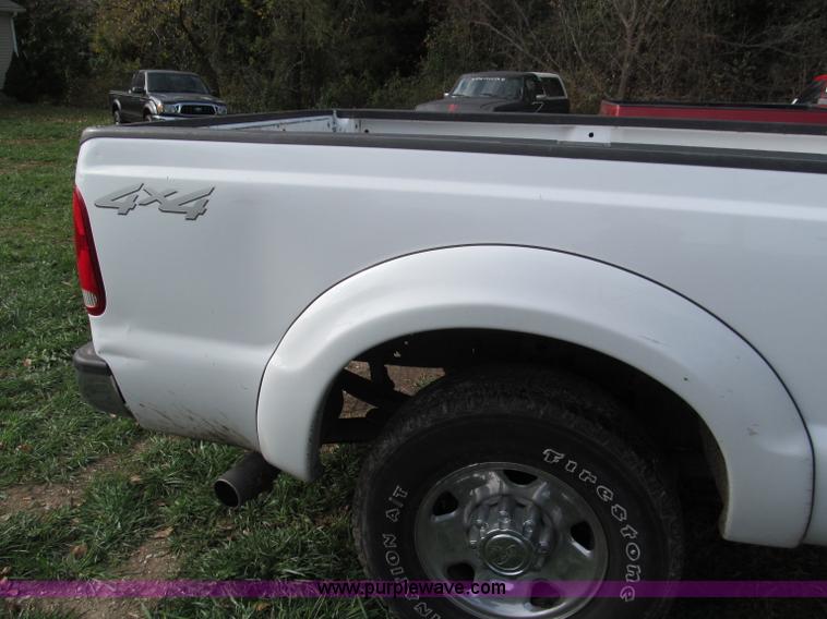 image for item E5658 1999 Ford F250 Super Duty pickup truck