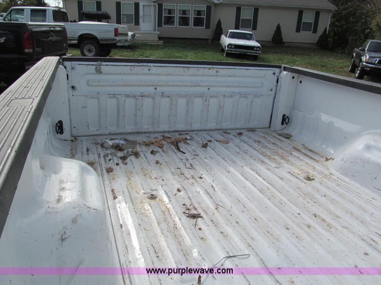 image for item E5658 1999 Ford F250 Super Duty pickup truck