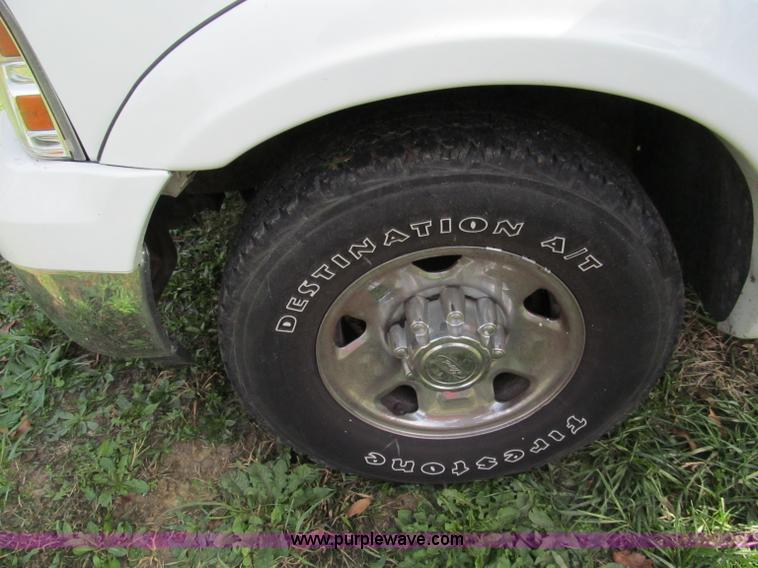 image for item E5658 1999 Ford F250 Super Duty pickup truck