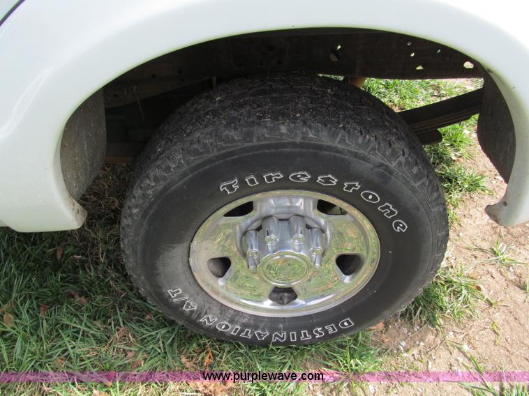 image for item E5658 1999 Ford F250 Super Duty pickup truck